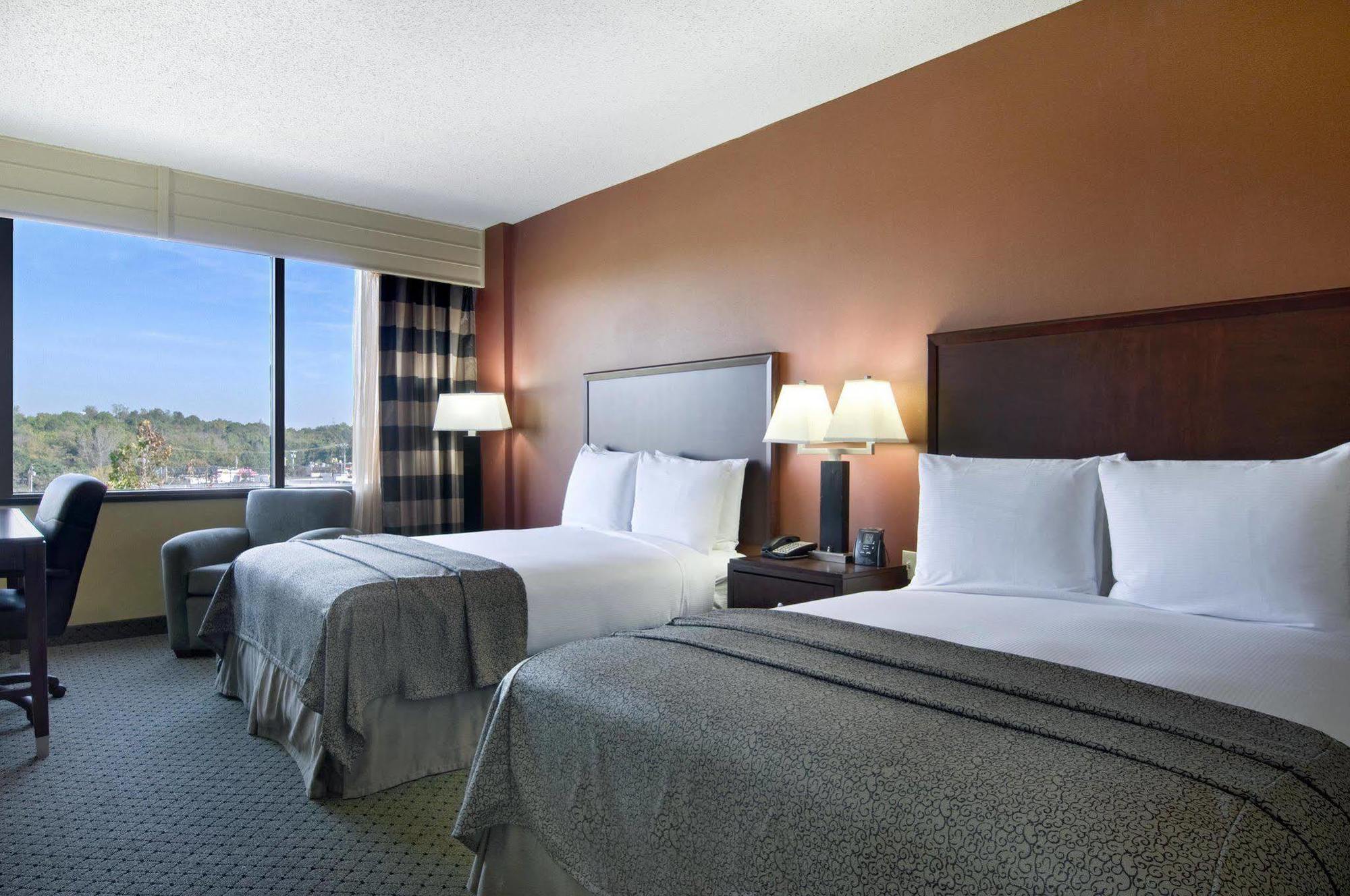 Doubletree By Hilton South Tyvola
