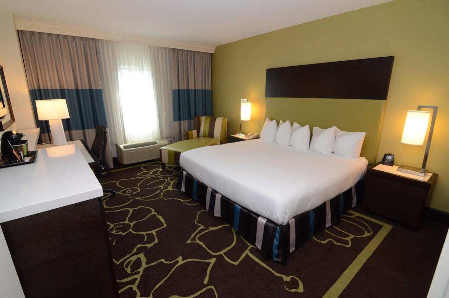 Doubletree By Hilton Uptown 4*