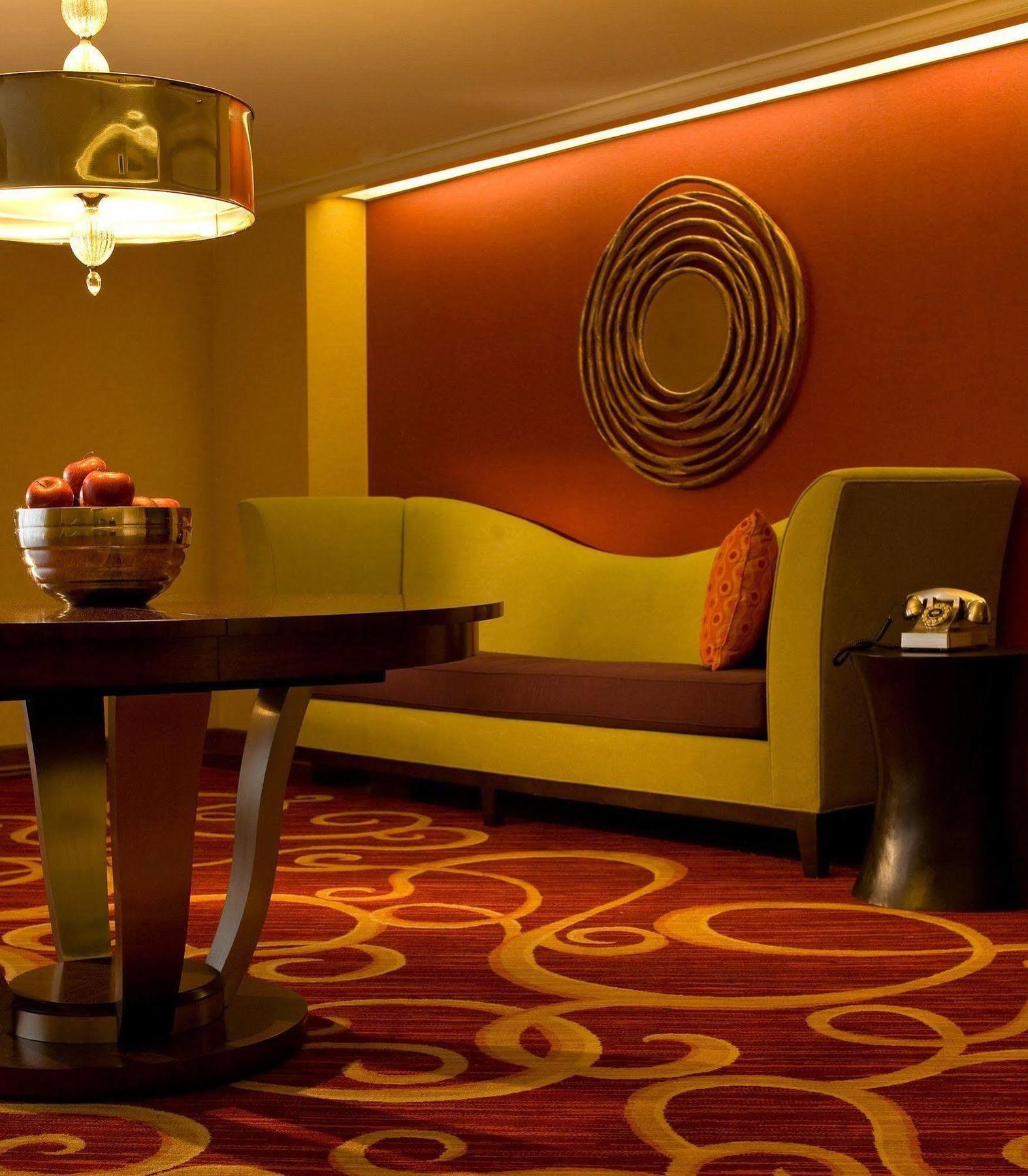 Renaissance Southpark Hotel