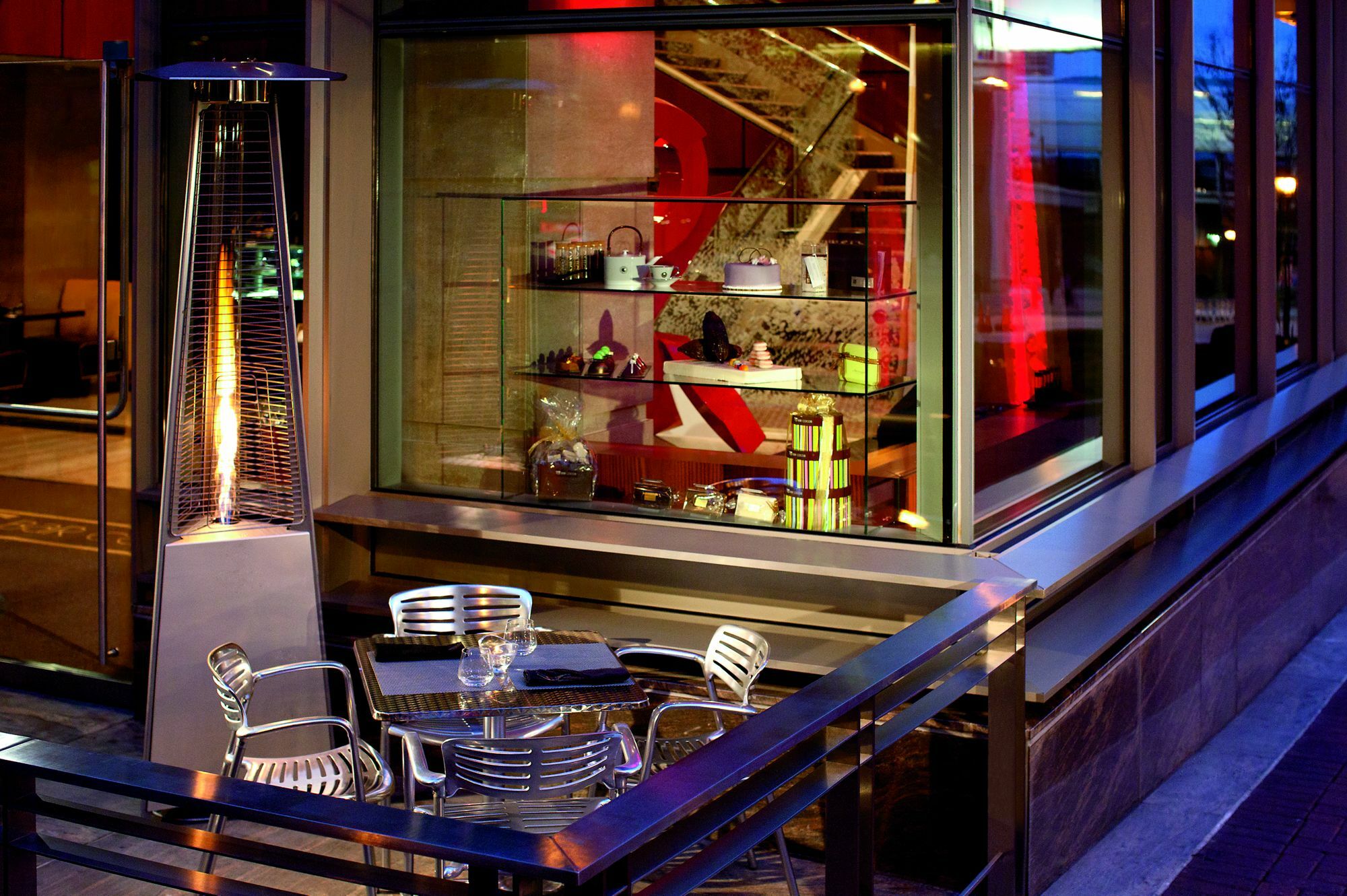 The Ritz-carlton,