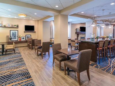 Hampton Uptown Hotel 3*