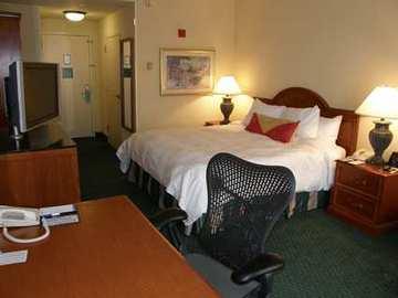 Hilton Garden North 3*