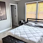 Spacious Deluxe House For You, Your Family And Friends