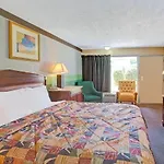 Charlotte Speedway Inn And Suites