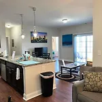 Serene **Uptown** 2Br/2Ba Apartment