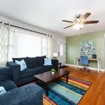Roomy 3Br 2 Bath Minutes To Uptown And Airport Ideal For Small Families