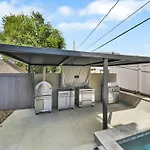 Amazing Location! Rooftop Patio, Pool & Game Room!