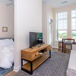 Urban Studio W Balcony Gym