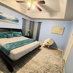 Family Friendly 3 Bed/R Home, Free Parking / Wi-Fi