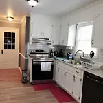 Spacious 3 Bedroom 2.5 Baths Home. Free Parking And Wi-Fi