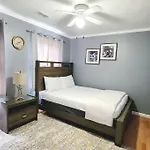 Spacious 3 Bedroom 2.5 Baths Home. Free Parking And Wi-Fi