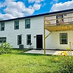 Comfy Lower Lvl Apt With Jetted Tub Near Uptown And Unc