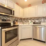 Townhome - Near Uncc And Pnc Music Pavilion