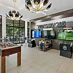 Luxe 1Bd - 5 Min Dt, Gym, Parking, W-D - Sleeps 6