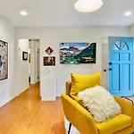 Trendy Bohemian Bungalow, Close To Uptown, Plaza & Noda