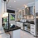 Beautifully Furnished Modern 2Br With Balcony