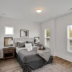 Stylish Two Story Close To South End And Uptown