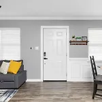 Unique Cozy Home 6 Min 2 Uptown Fire Pit & Yard