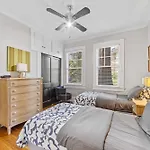Stylish Myers Park 2 Bedroom With Screened Porch