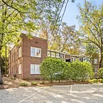 Stylish Myers Park 2 Bedroom With Screened Porch