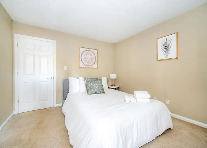 Viagem - Charlotte - Bright 2Br W/Gym+Pool+Parking