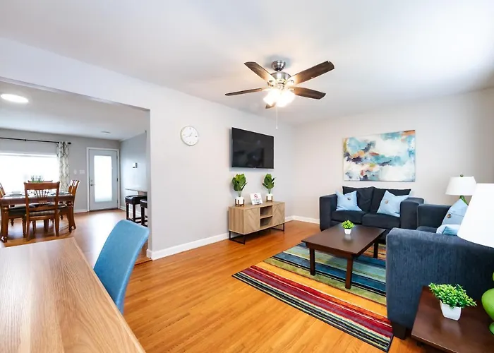 Roomy 3Br 2 Bath Minutes To Uptown And Airport Ideal For Small Families