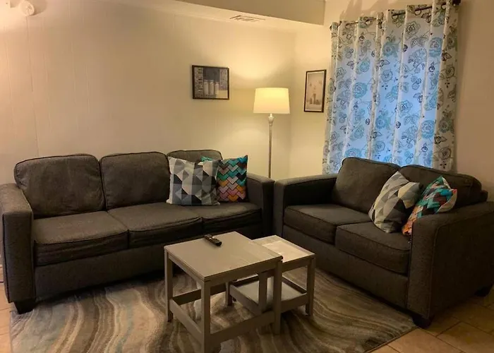 Suite 6, Sleep 4, Walk To Attractions In Uptown