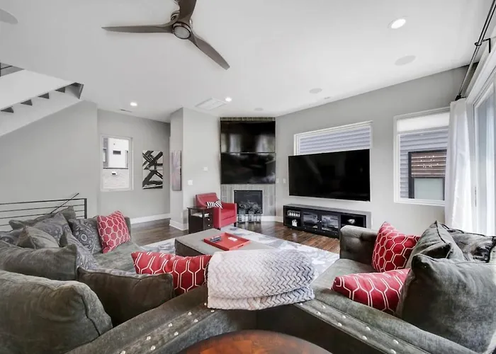 City Views - Walking Distance To Panthers Stadium