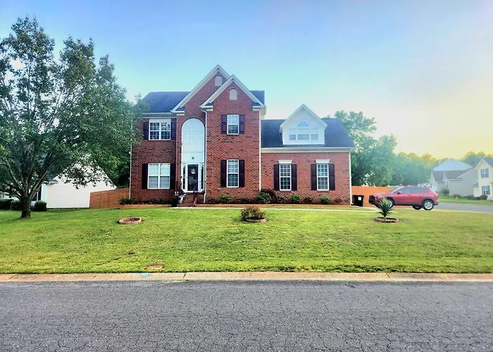 Family Friendly 3 Bed/R Home, Free Parking / Wi-Fi
