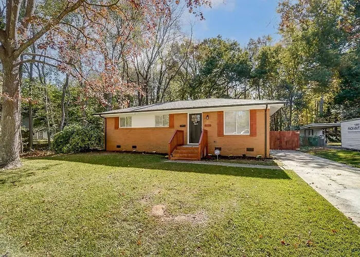 Charlotte Charm Haven With Outdoor Tv