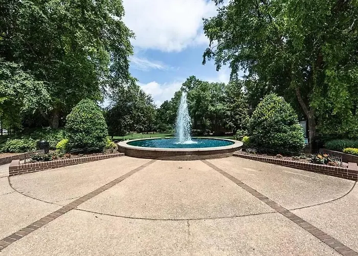 Middle Of Uptown Peaceful Living