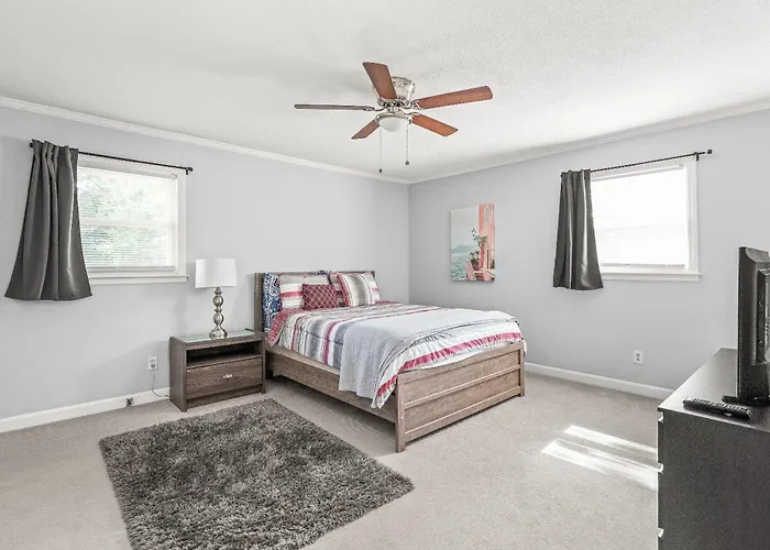 Charming, Cozy Home Close To Uptown, Airport & Whitewater Center