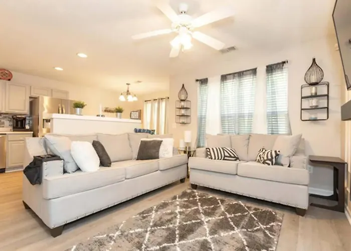 Townhome - Near Uncc And Pnc Music Pavilion