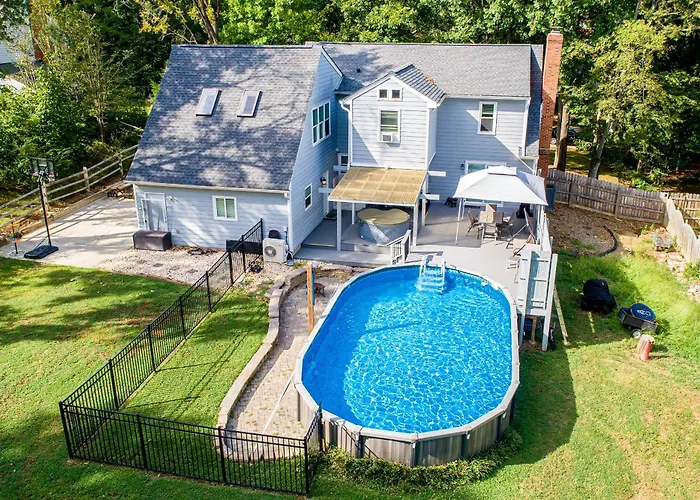 3Br Charlotte Escape Pool Hot Tub Theater