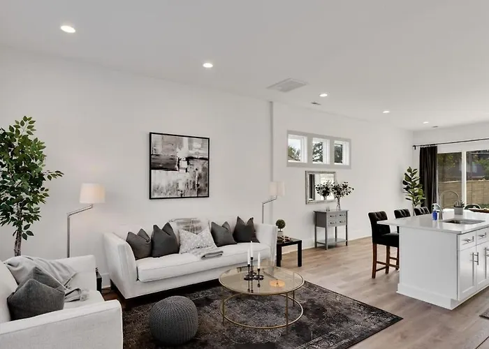 Stylish Two Story Close To South End And Uptown