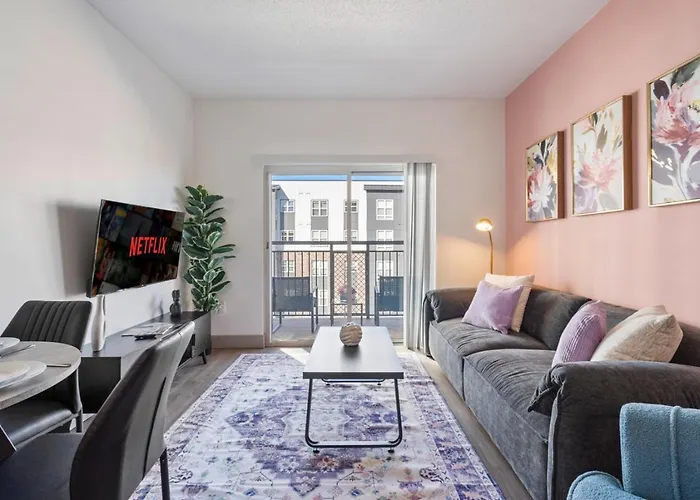 Bright Uptown Bliss - Free Parking, Walkable, Views