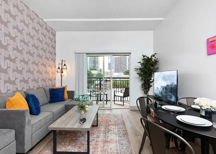 Stylish 4 Bed - 2 Mins To Stadium - Free Parking - Gym - Views