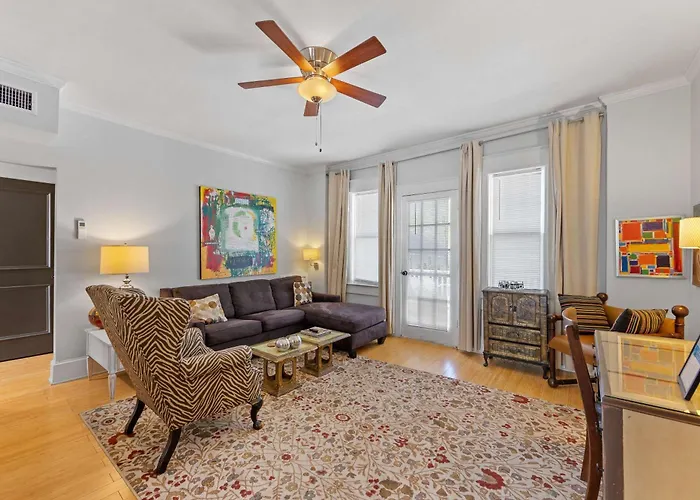Chic 1 Bedroom Units Near Dilworth