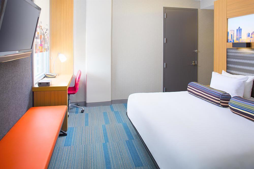 Aloft Center Hotel