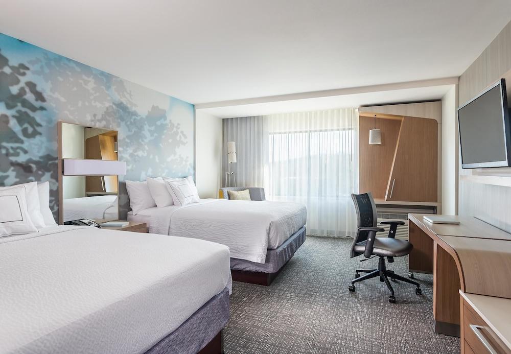 Courtyard By Marriott Northlake Hotel 2*