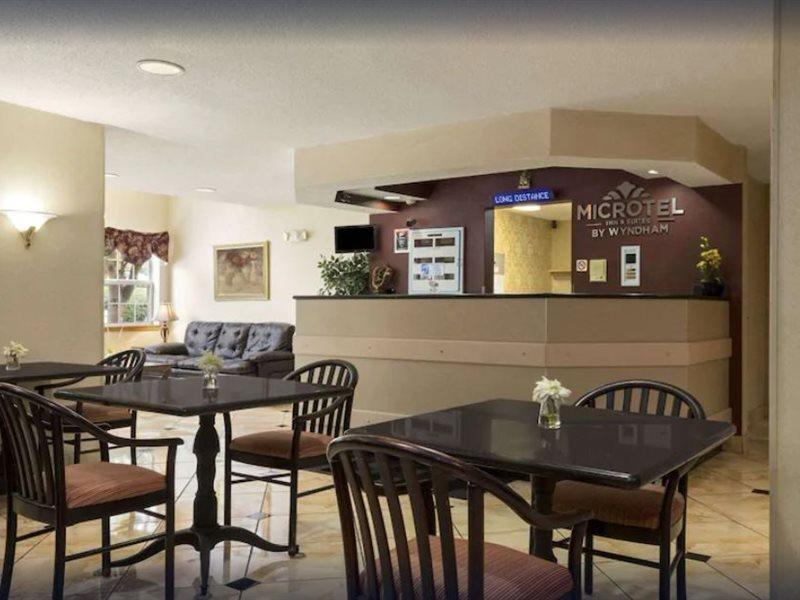 Hotel Microtel By Wyndham Airport