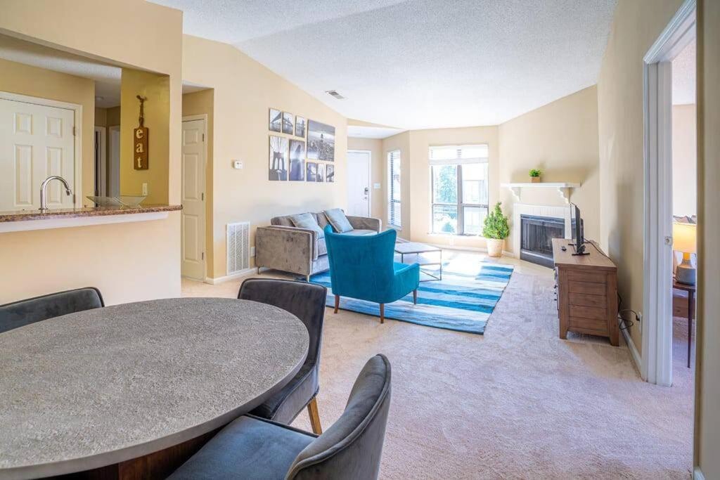 Viagem - - Comfy 2br W/gym+parking Apartment Charlotte
