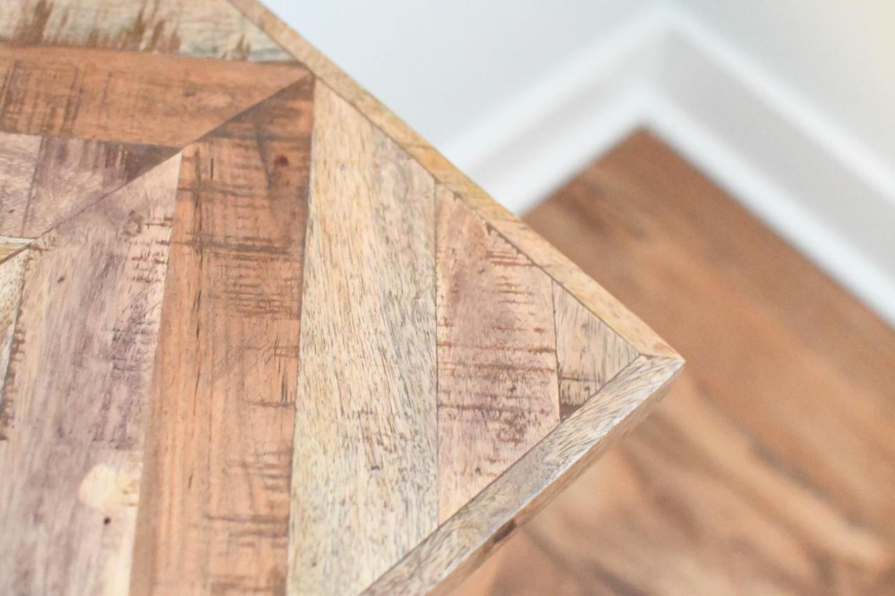 {cloud 9} Luxury 2 Bedroom In Uptown Apartment *