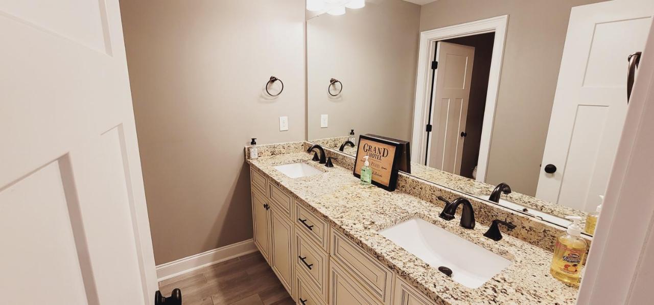 Spacious Deluxe House For You, Your Family And Friends * Charlotte
