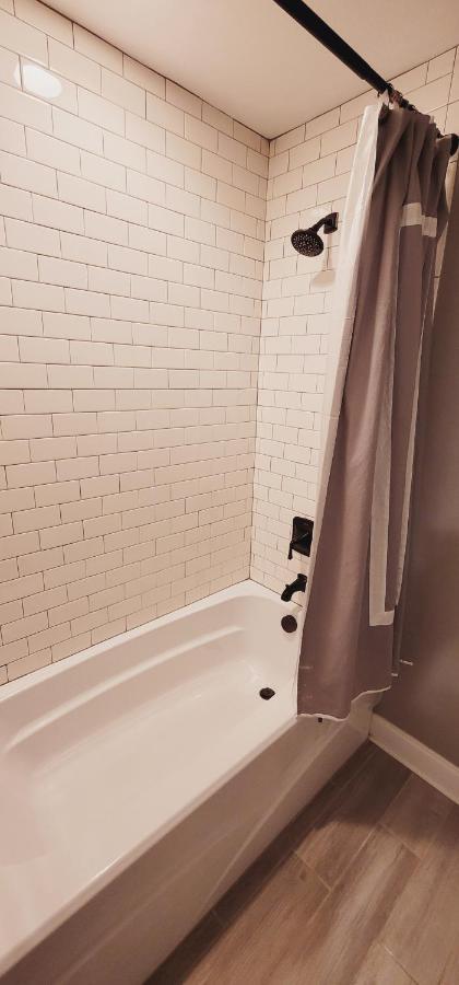Spacious Deluxe House For You, Your Family And Friends Charlotte