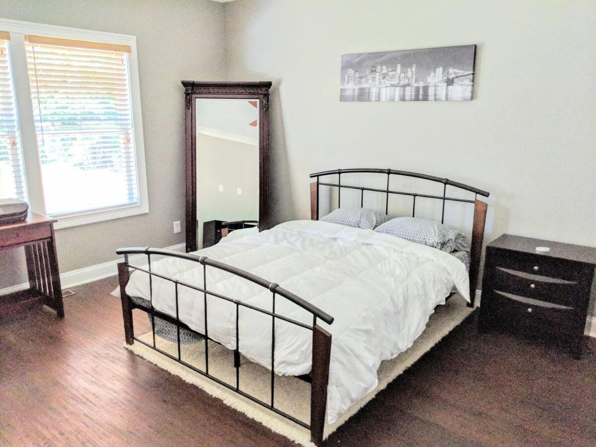 Spacious Deluxe House For You, Your Family And Friends Charlotte