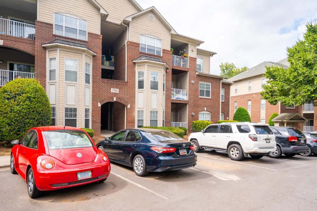 Designed 2br With Gym And Balcony * Charlotte