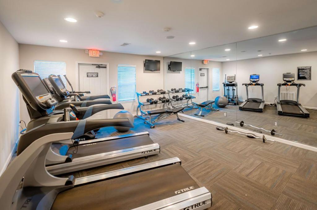 Unique 2br Prime Location With Gym & Parking Apartment Charlotte