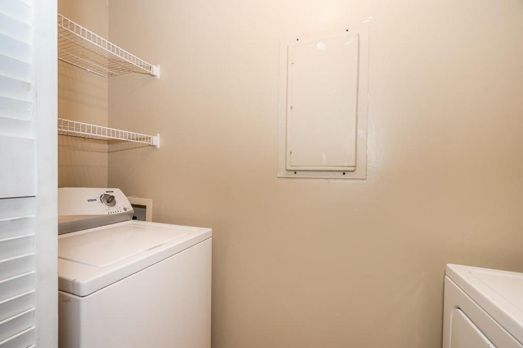 Unique 2br Prime Location With Gym & Parking *
