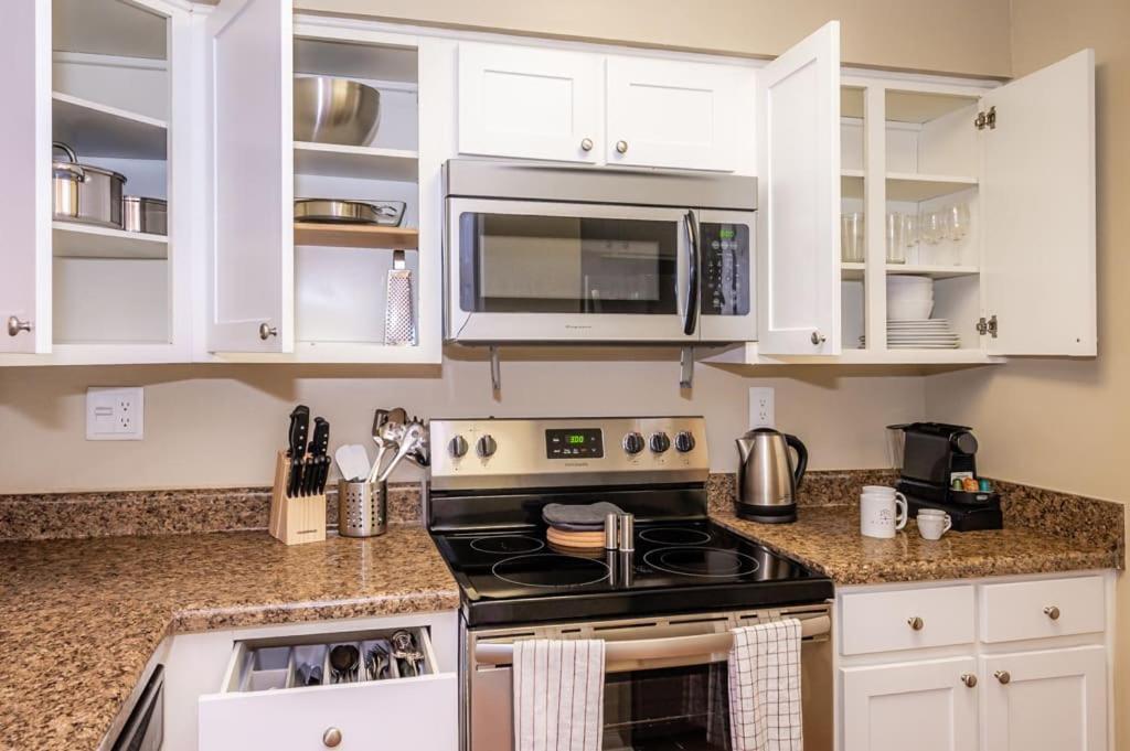Unique 2br Prime Location With Gym & Parking * Charlotte